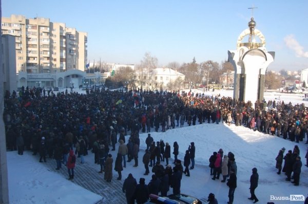 Волинська ОДА: штурм, який не відбувся. ФОТОРЕПОРТАЖ