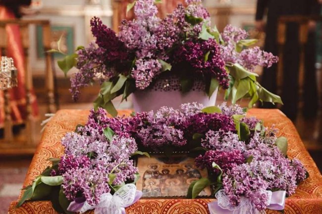 Квіти для храму: лучанка розповіла, як прикрашає монастир на великі свята 