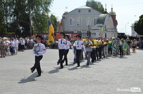 У Луцьку ховали загиблого в АТО. ФОТО