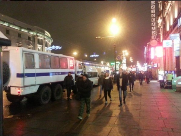 Мітинг у Москві розігнали, люди виходять в інших містах Росії. ФОТО