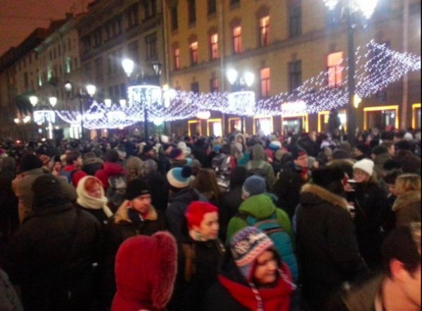 Мітинг у Москві розігнали, люди виходять в інших містах Росії. ФОТО