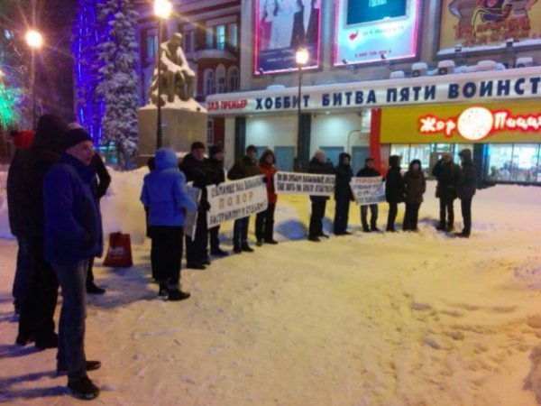 Мітинг у Москві розігнали, люди виходять в інших містах Росії. ФОТО