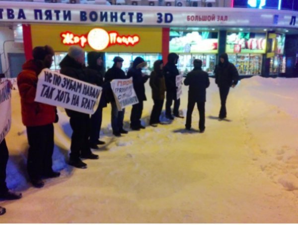 Мітинг у Москві розігнали, люди виходять в інших містах Росії. ФОТО