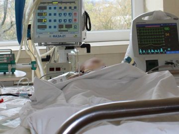 На Волині 2-річне дитя втопилося у ставку: медики врятували життя маляті