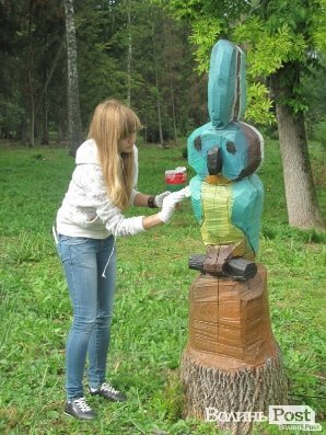 У луцькому парку розфарбовували фігурки тварин