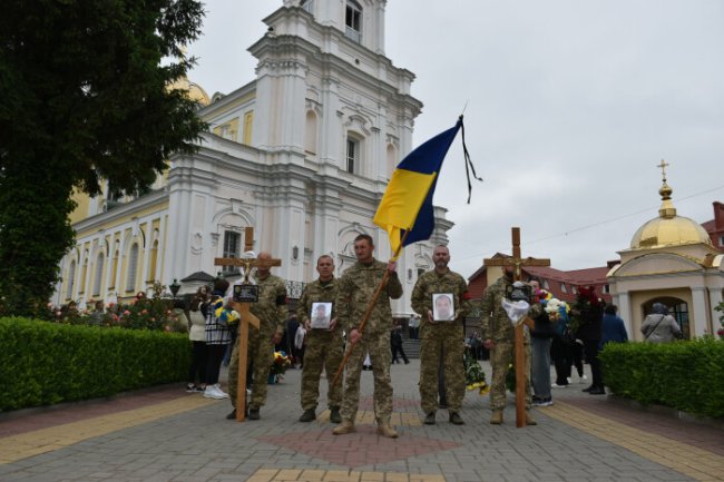 Луцьк попрощався ще з двома Героями Олександром Чируком та Іваном Литвіном