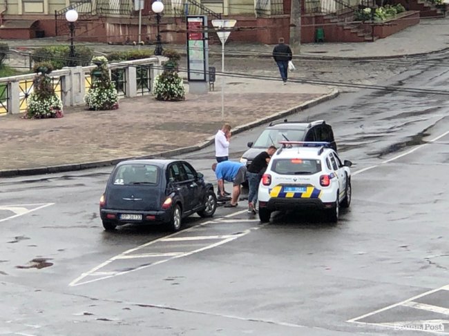 На площі Возз'єднання у Луцьку – аварія. ФОТО