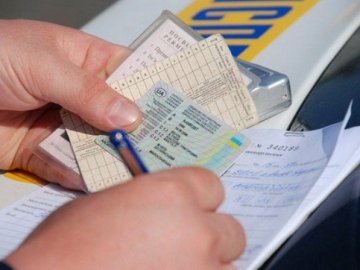 Розповіли, чому сервісні центрі МВС на Волині тимчасово не видають посвідчень водія