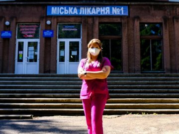 В Україні лікарка повторно захворіла на коронавірус – ЗМІ