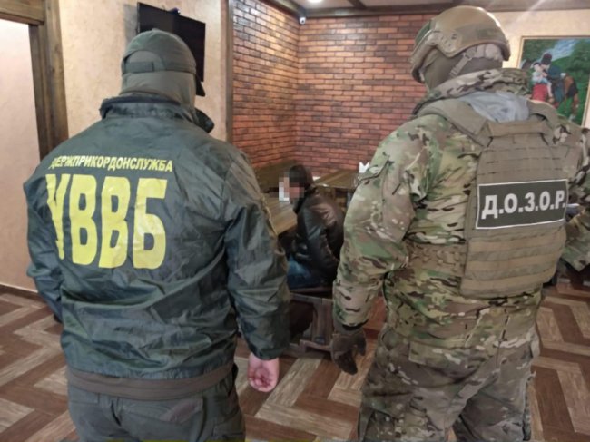 Іноземець хотів підкупити прикордонника Луцького загону за тисячу доларів. ВІДЕО