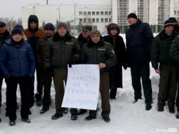 «Ми не порушники»: волинські лісівники влаштували акцію під Волиньрадою