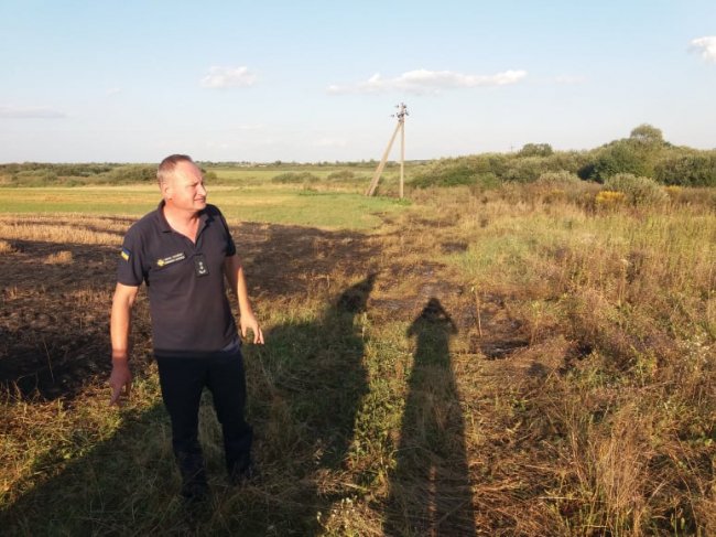 На Волині через спалювання соломи загорівся берег річки. ФОТО, ВІДЕО