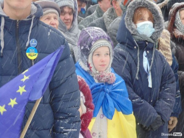 Віче на луцькому Євромайдані. ФОТО