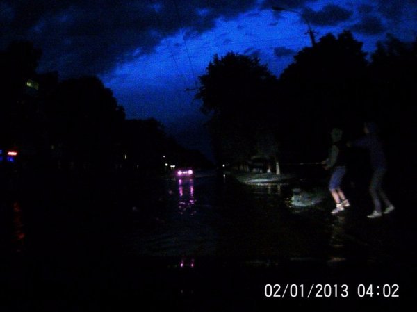 Нічна рибалка на вулицях Луцька. ФОТО