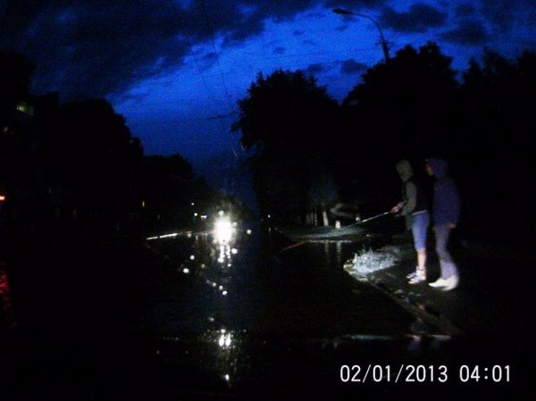 Нічна рибалка на вулицях Луцька. ФОТО