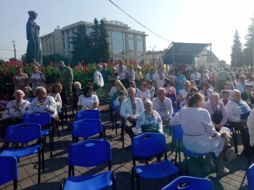 У центрі Луцька показують святковий парад до Дня Незалежності. ФОТО