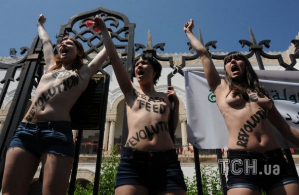 FEMEN «атакували» міністерство юстиції Тунісу. ФОТО