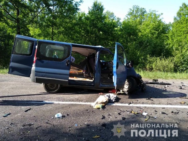 На трасі Ковель-Ягодин в жахливій аварії загинули двоє водіїв. ФОТО