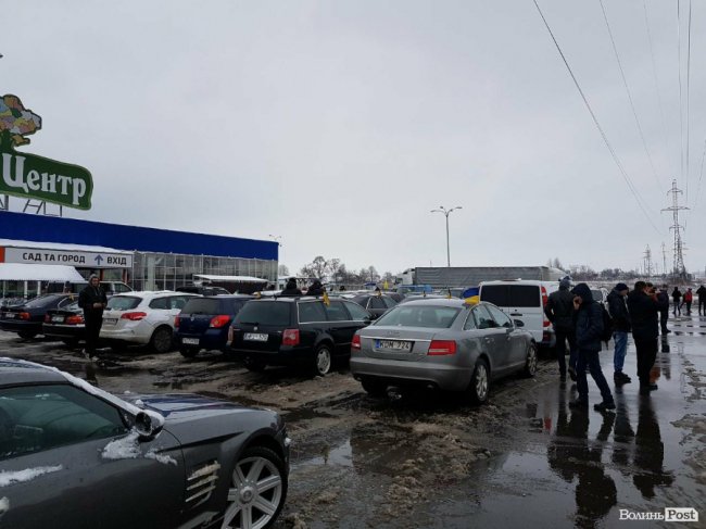 У Луцьку - автопробіг власників авто на єврономерах. ФОТО