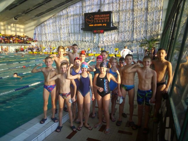 Медальний феєрверк: луцькі плавці вибороли в Харкові низку нагород. ФОТО