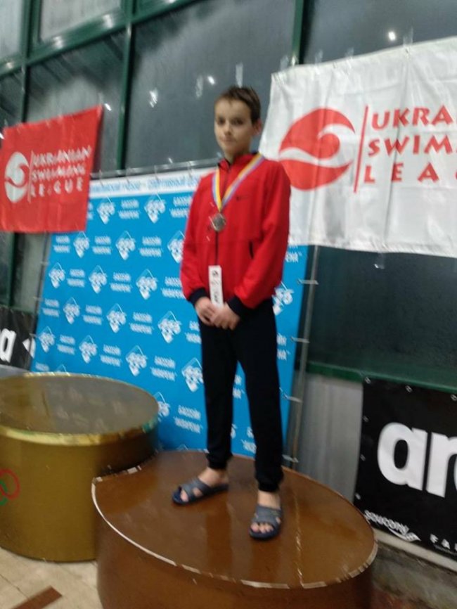 Медальний феєрверк: луцькі плавці вибороли в Харкові низку нагород. ФОТО