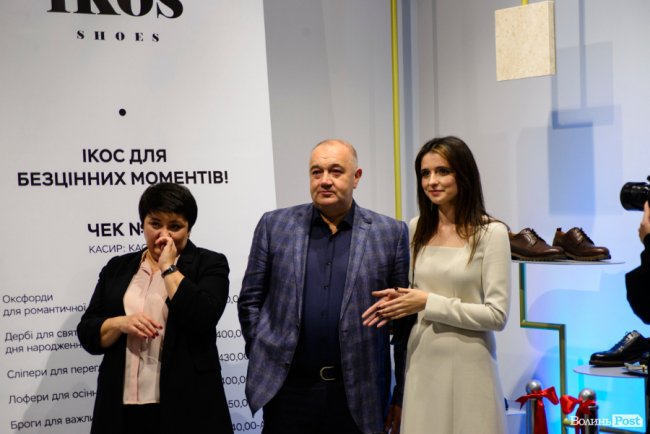 У кожну пару ми «зашиваємо» любов: у центрі Луцька відкрили унікальний взуттєвий простір-кав’ярню «IKOS»*