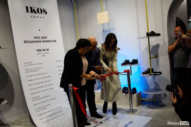 У кожну пару ми «зашиваємо» любов: у центрі Луцька відкрили унікальний взуттєвий простір-кав’ярню «IKOS»*