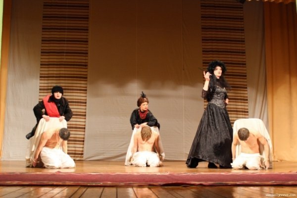 У Луцьку театрали «вклонилися» Шевченку. ФОТО