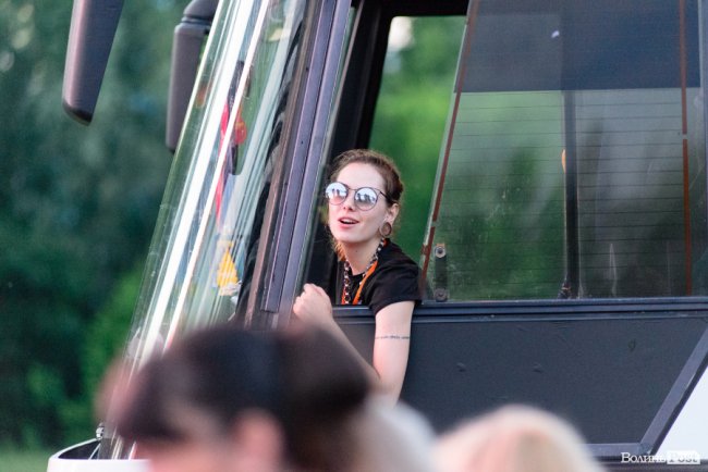 До Винника – навіть на милицях. ФОТОРЕПОРТАЖ із грандіозного концерту у Луцьку