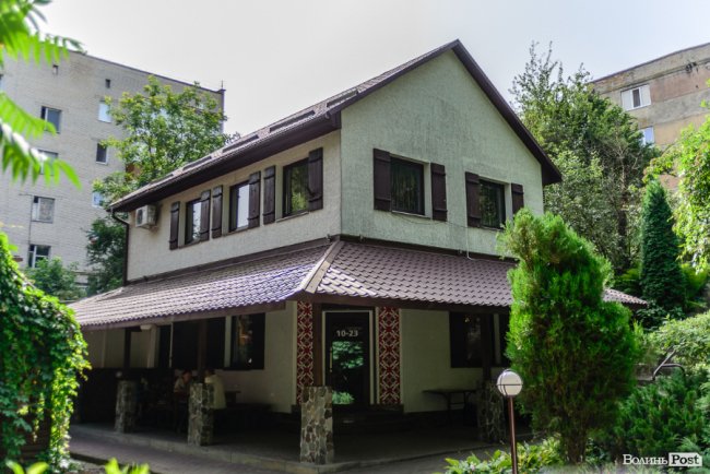 Добірне м’ясо та нечувана гостинність: у Луцьку сьогодні – відкриття першого кафе-бару «Retro ШашликЯН». ФОТО 