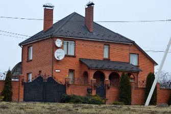 Маєток і земля під Луцьком: що у декларації у подружжя волинських прокурорів