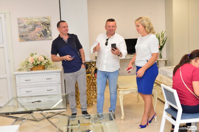 Унікальний інтер'єр «під ключ»: у Луцьку відкрили новий салон меблів. ФОТО*