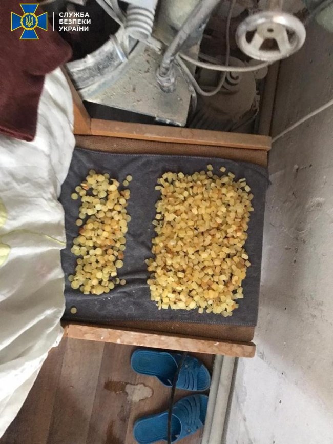 На Рівненщині викрили контрабанду бурштину на 4 мільйони гривень. ФОТО