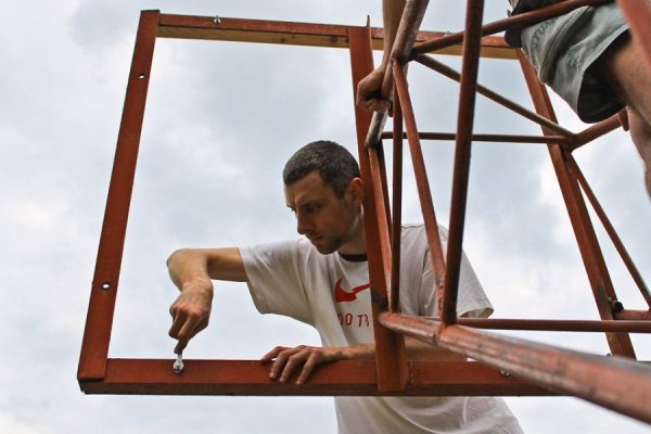 У Нововолинську молодь відновила спортивний майданчик. ФОТО