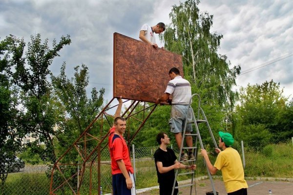 У Нововолинську молодь відновила спортивний майданчик. ФОТО