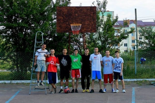 У Нововолинську молодь відновила спортивний майданчик. ФОТО