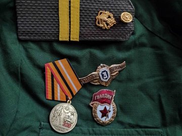 «Щось пішло не так»: російські окупанти везли в Україну форму для параду. ФОТО