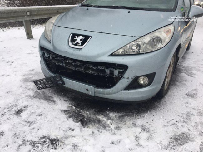Неуважні волинські водії стали жертвами негоди на дорогах. ФОТО