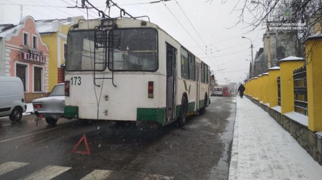 Неуважні волинські водії стали жертвами негоди на дорогах. ФОТО