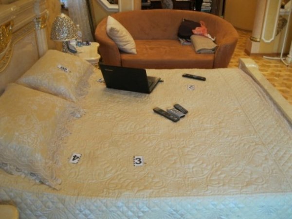 Опублікували фото з місця вибуху в будинку кримського олігарха