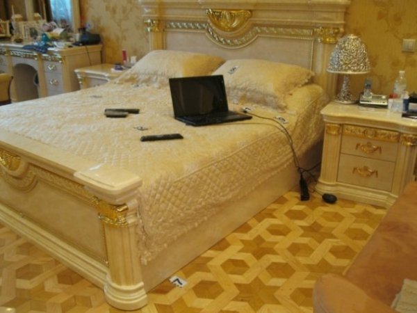 Опублікували фото з місця вибуху в будинку кримського олігарха