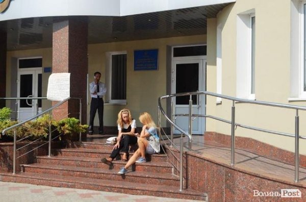 «Харе Крішна всім, сидимо до останнього». Мітинг під Апеляційним Судом.ФОТО