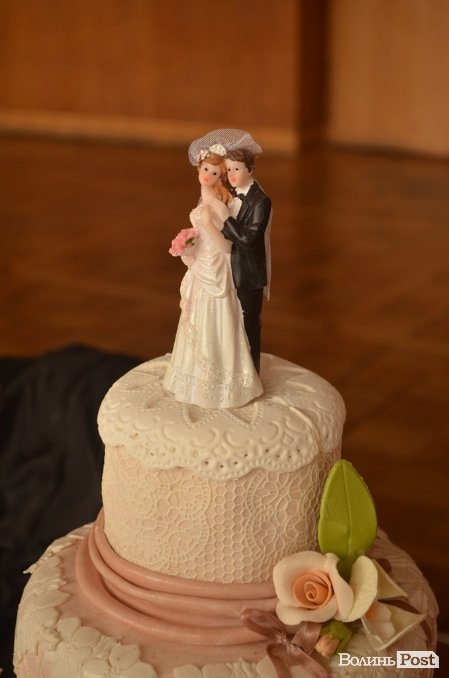 У Луцьку показали «весілля по-новому». ФОТО