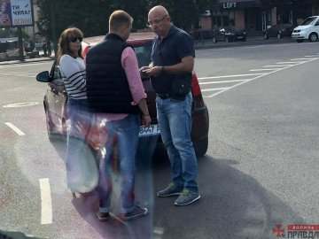 У Луцьку на кільці – аварія. ФОТО