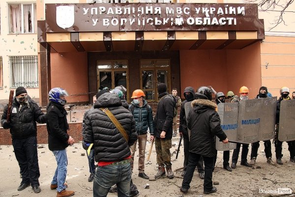 Як у Луцьку «викурювали» міліцію. ФОТО