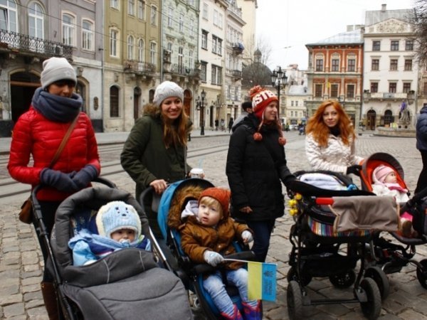 Акція немовлят на підтримку Євромайдану у Львові. ФОТО