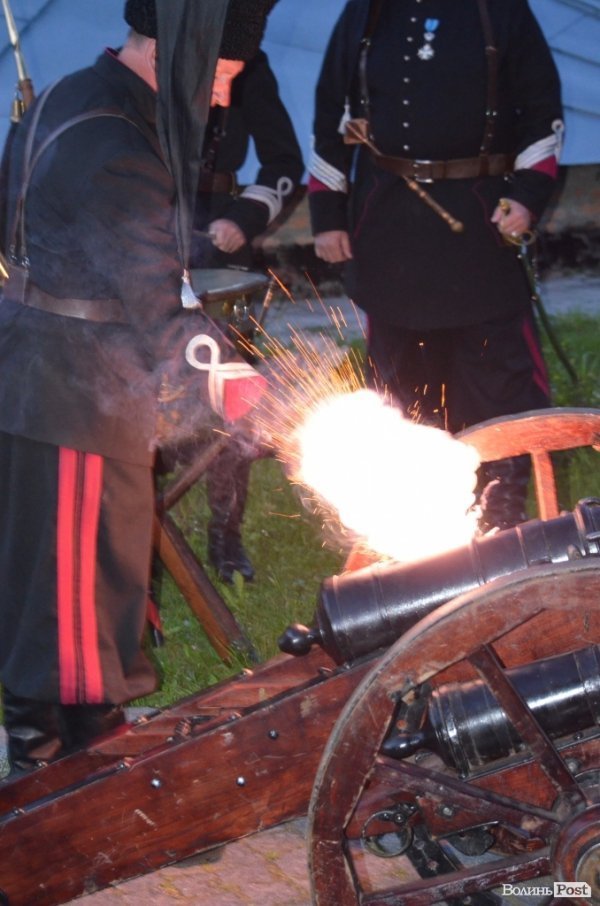 У Луцьку продавали ікони на потреби вояків АТО. ФОТО