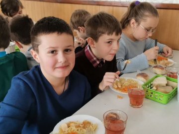 У школах Луцька подорожчають обіди