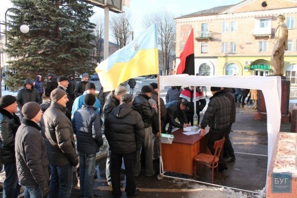 На мітинг у Нововолинську вийшло близько тисячі мешканців. ФОТО