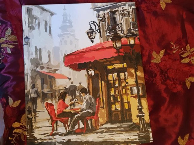 У Луцьку продають картини маленької рівненчанки з ДЦП. ФОТО